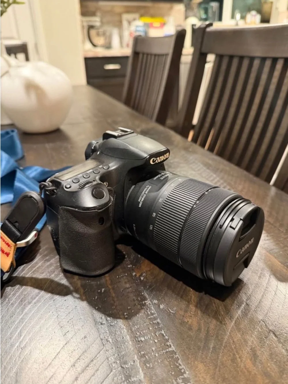 Canon EOS 60D DSLR Camera in Black with Lens